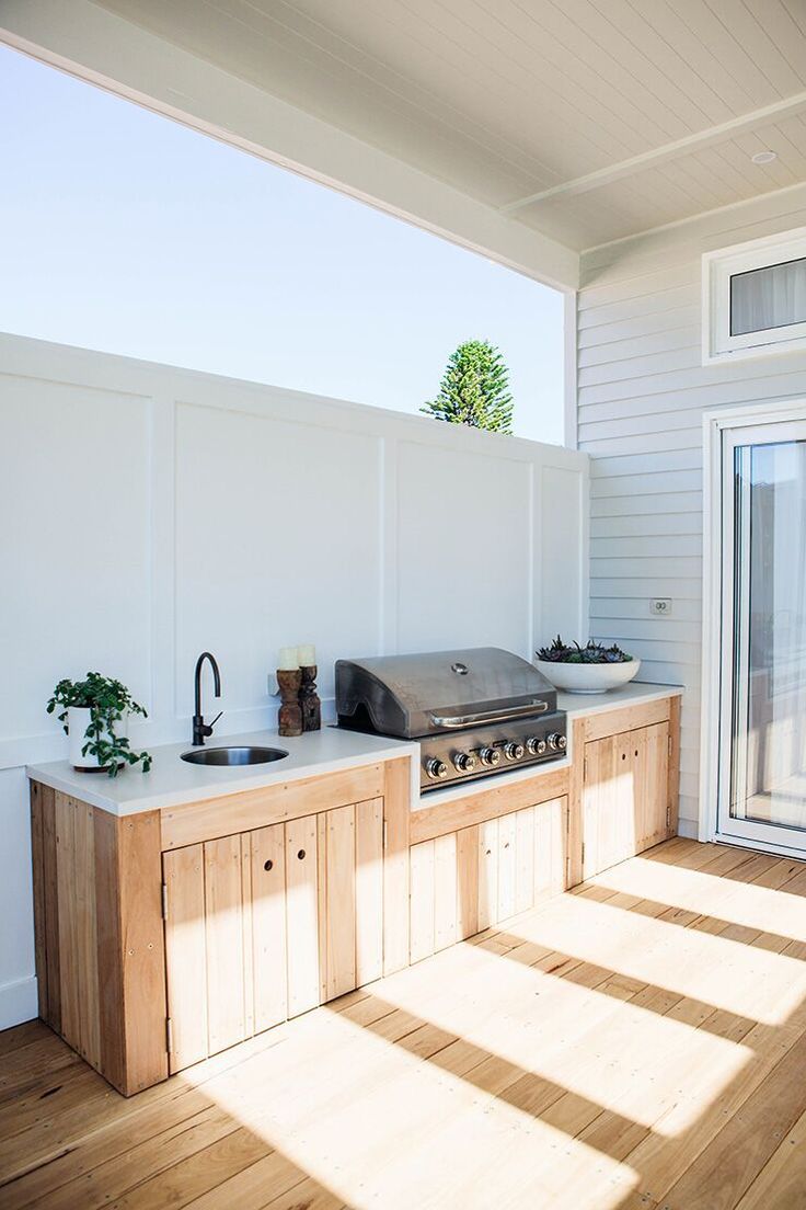 Outdoor kitchens keep the family together